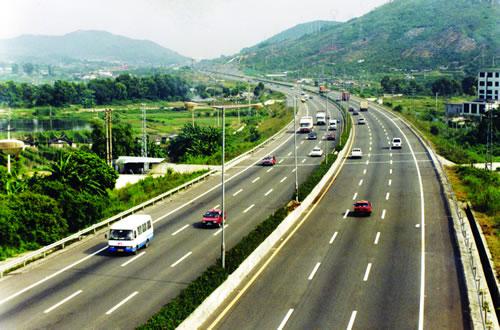 廣深高速公路土工格應(yīng)用